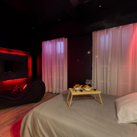 Suite Deluxe - Jacuzzi Melun Eksteriør bilde