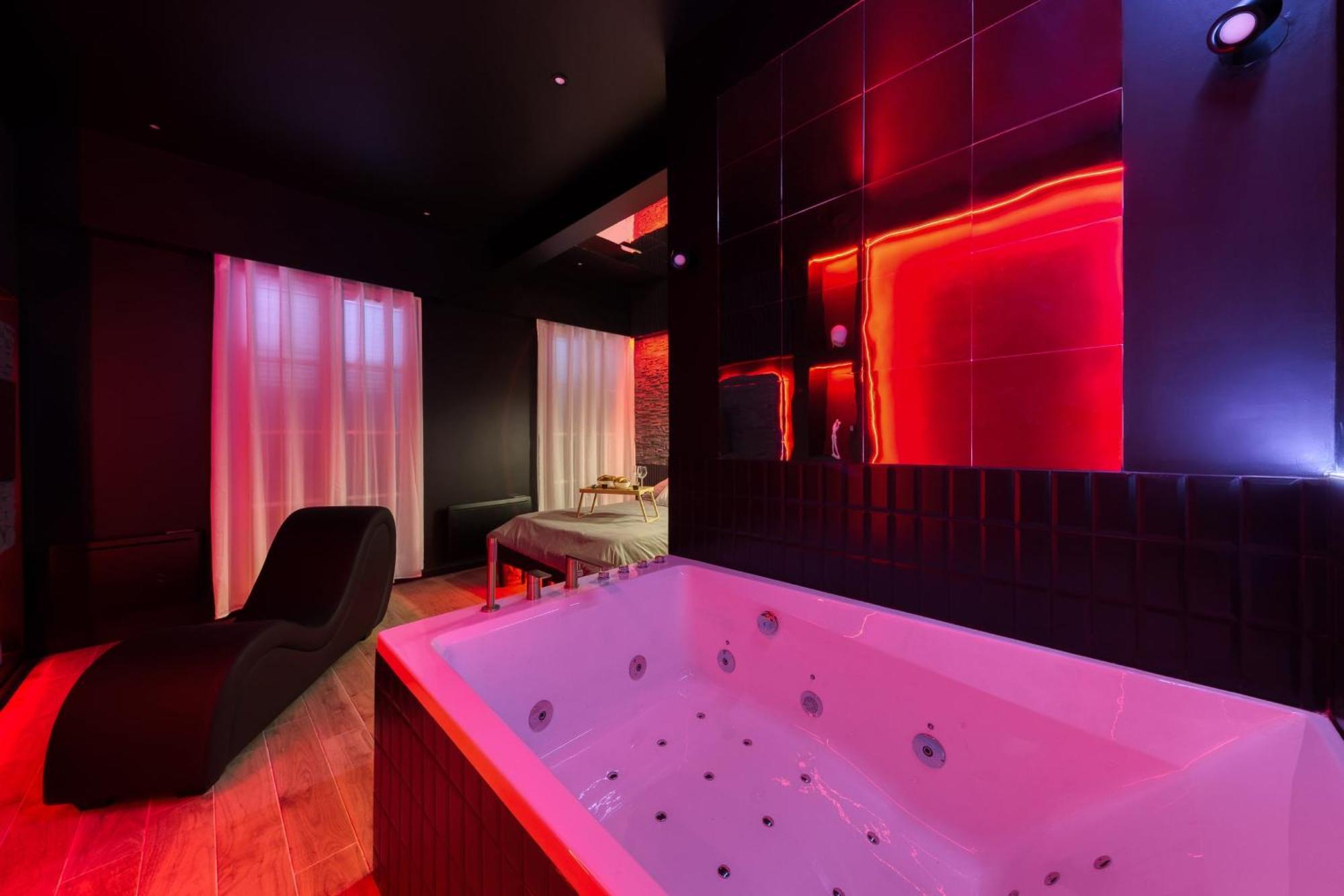 Suite Deluxe - Jacuzzi Melun Eksteriør bilde