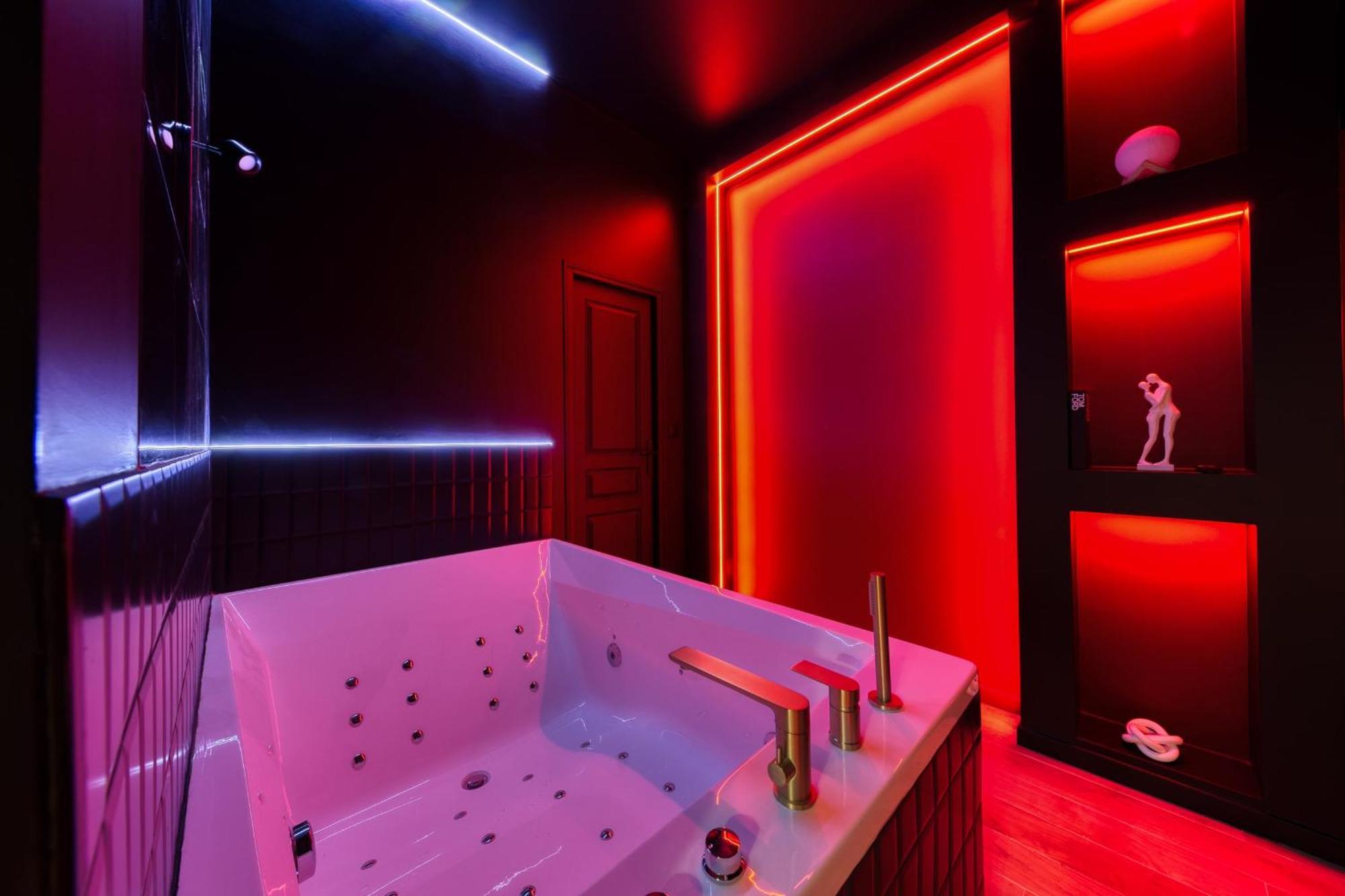 Suite Deluxe - Jacuzzi Melun Eksteriør bilde