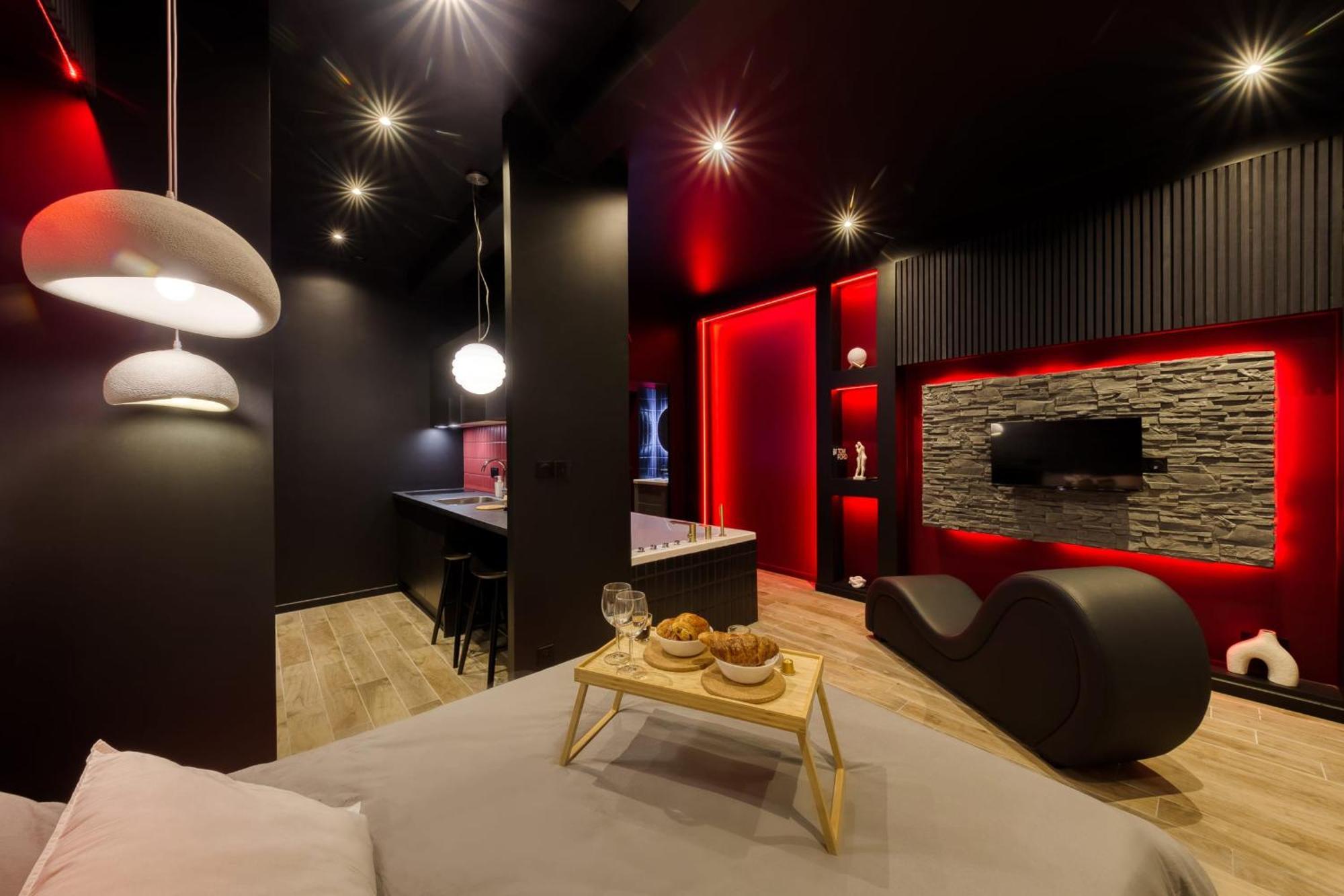 Suite Deluxe - Jacuzzi Melun Eksteriør bilde