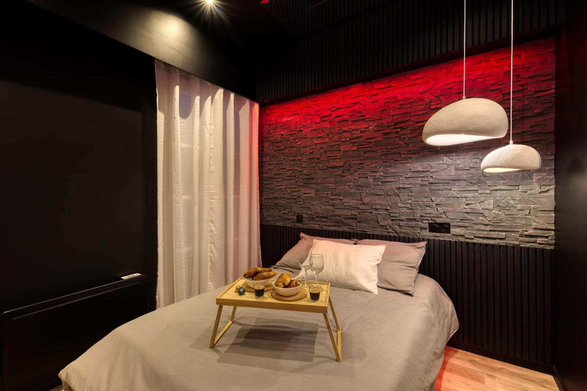 Suite Deluxe - Jacuzzi Melun Eksteriør bilde